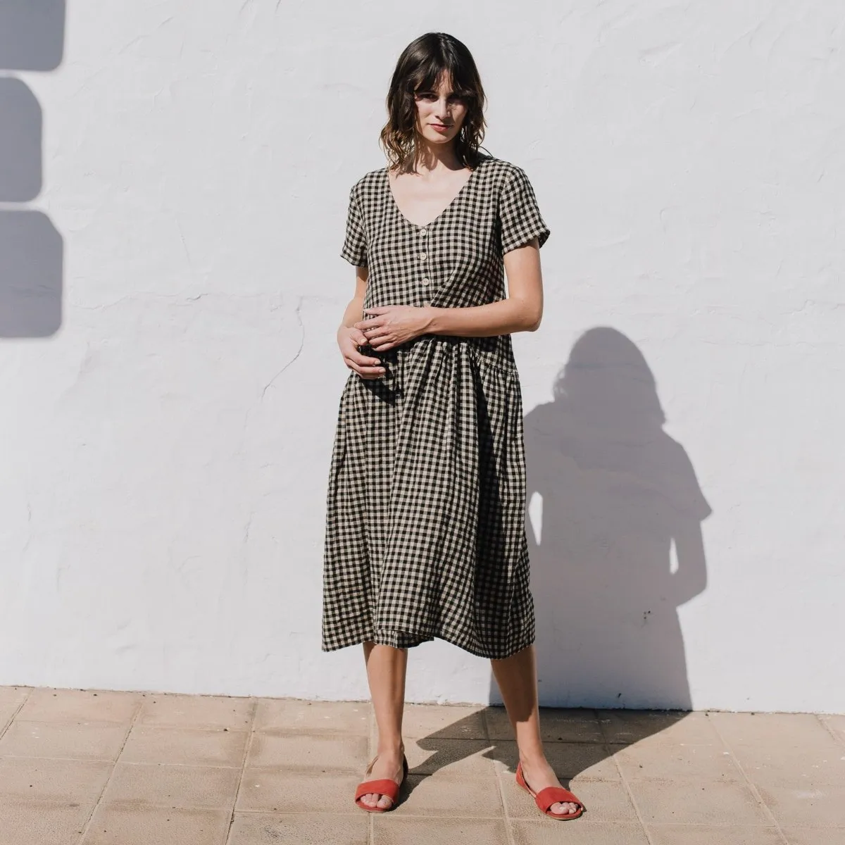 R: VOLUME-3 oversized linen dress with short sleeves (Size: S/M; Color: Mid Sand Gingham)