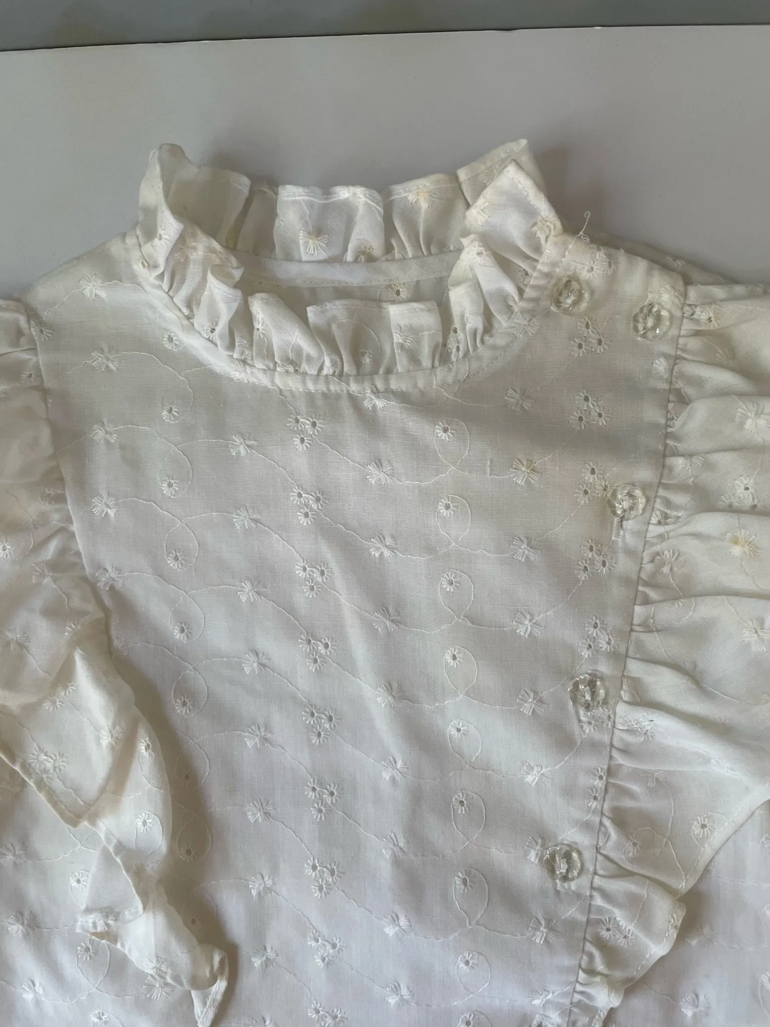 Women’s/JRs Small White Eyelet Blouse Top Ruffle Breast Buttons Short Sleeve