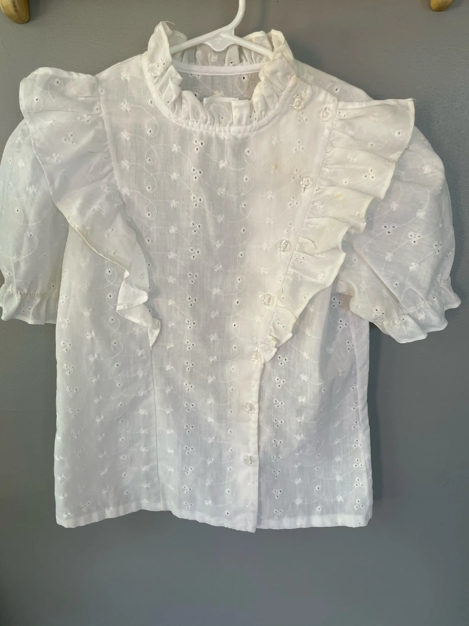 Women’s/JRs Small White Eyelet Blouse Top Ruffle Breast Buttons Short Sleeve